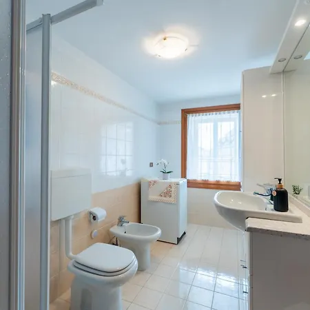 Lhousing - Tricamere Con Due Bagni In Centro Lejlighed